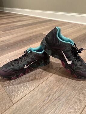 Nike Women's Black Teal Athletic Shoes